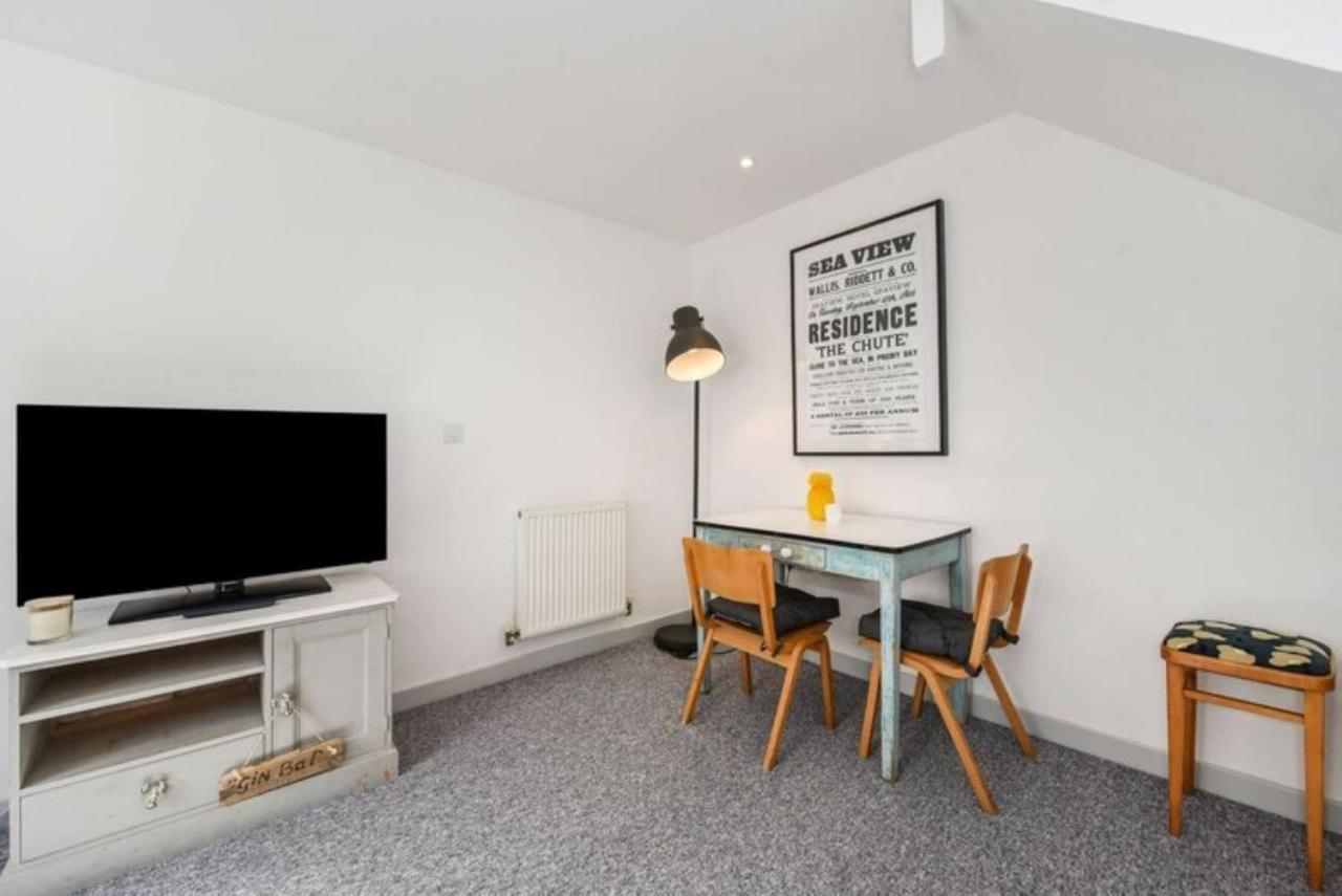 The Little House, Boutique Home Near The Sea Chichester Eksteriør billede